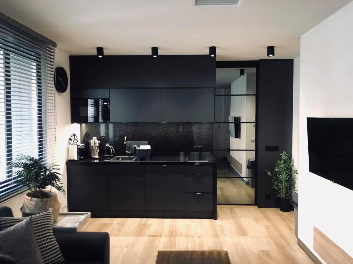 Jacuzzi Apartments Краков Экстерьер фото