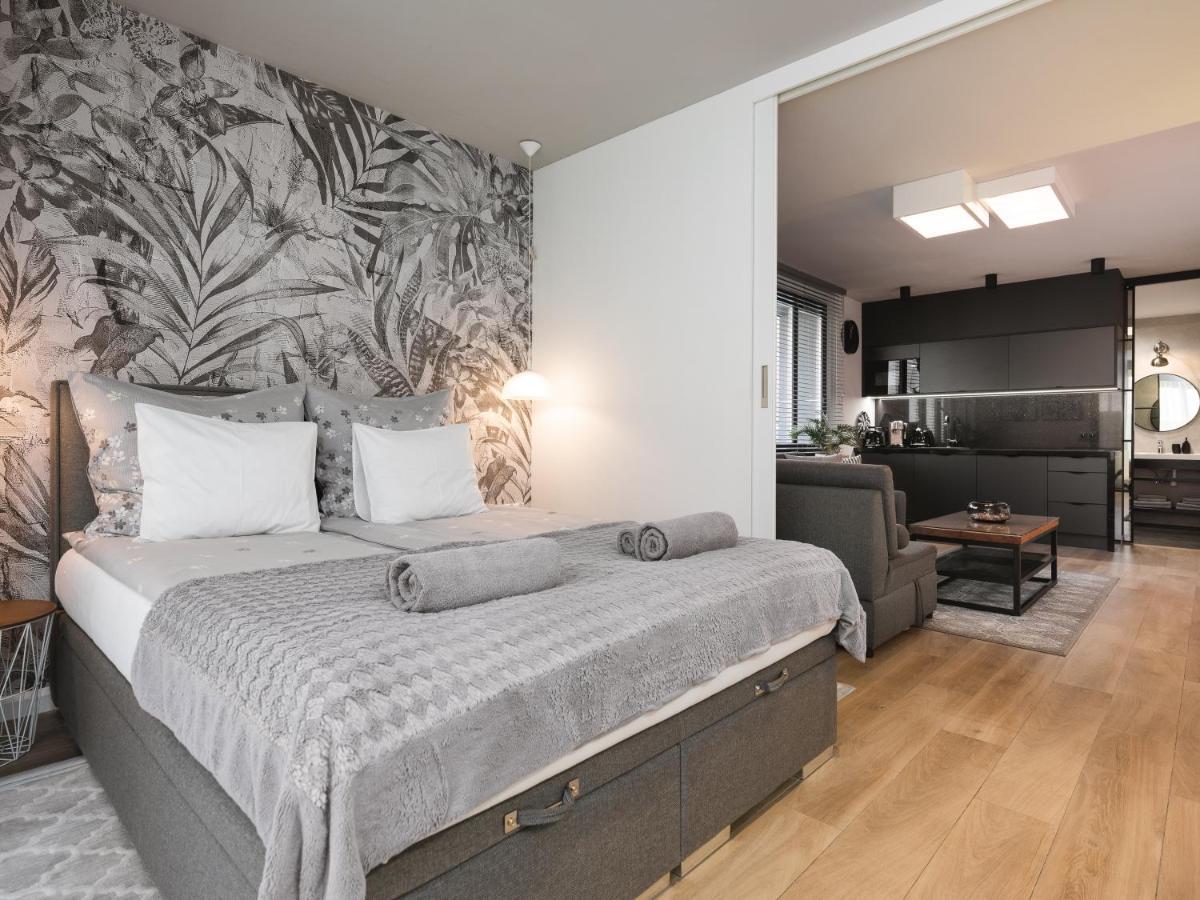 Jacuzzi Apartments Краков Экстерьер фото