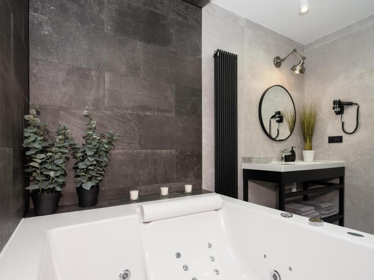 Jacuzzi Apartments Краков Экстерьер фото
