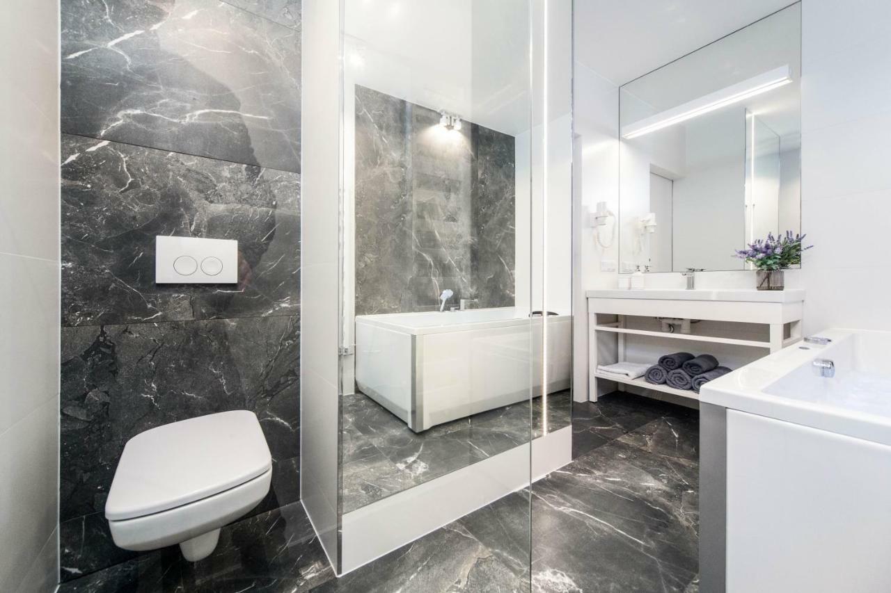 Jacuzzi Apartments Краков Экстерьер фото