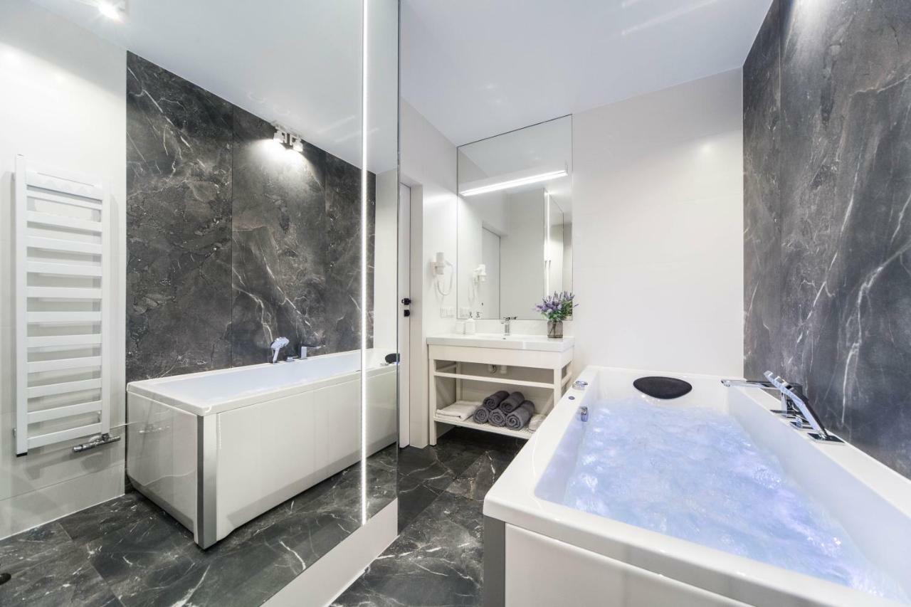 Jacuzzi Apartments Краков Экстерьер фото