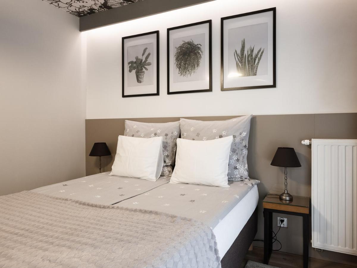 Jacuzzi Apartments Краков Экстерьер фото